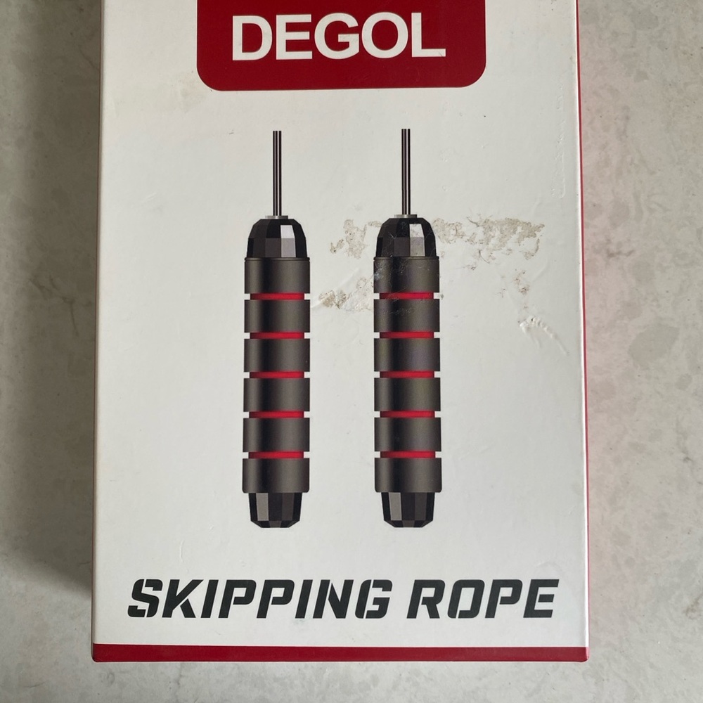 Degol Skipping Rope with Black and Red Handles
